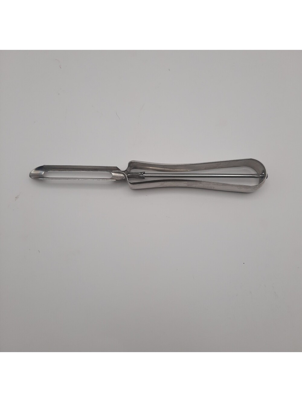 The Pampered Chef Stainless Steel Swivel Vegetable Peeler Silver Made in USA